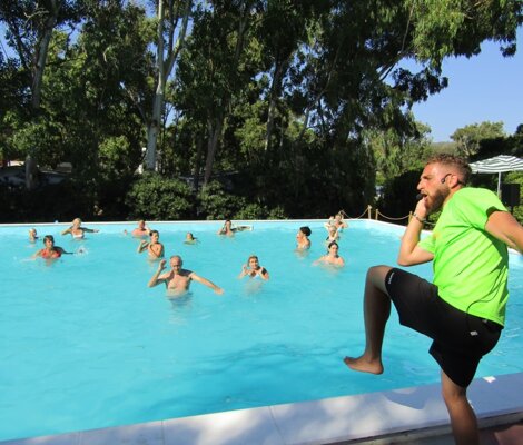 piscina%20grande2%20large.jpeg piscina%20grande2%20large.jpeg